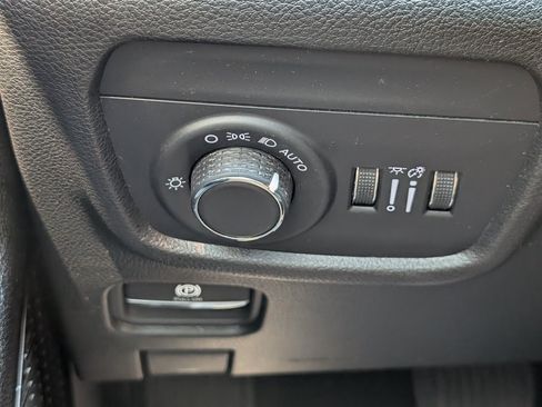 Used 2025 Jeep Grand Cherokee Altitude AWD/4WD image 20