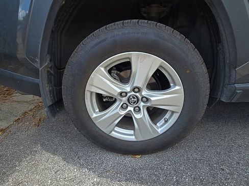 Used 2019 Toyota RAV4 XLE FWD image 7