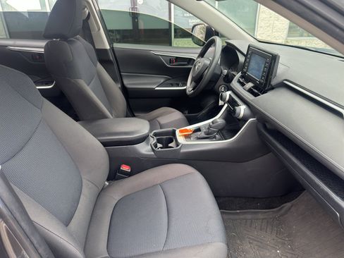 Used 2021 Toyota RAV4 LE FWD image 11