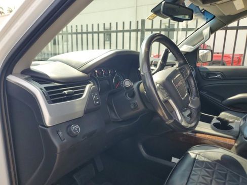 Used 2018 GMC Yukon XL SLT RWD image 4