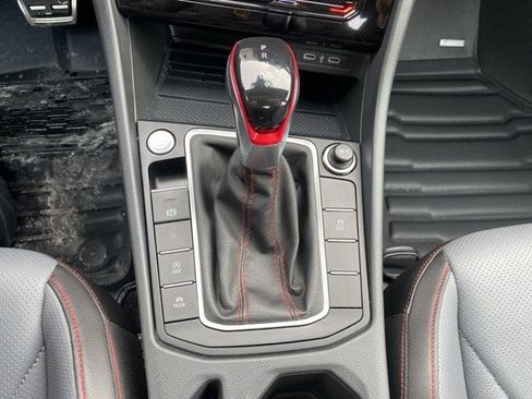 Used 2025 Volkswagen Jetta GLI Autobahn image 32