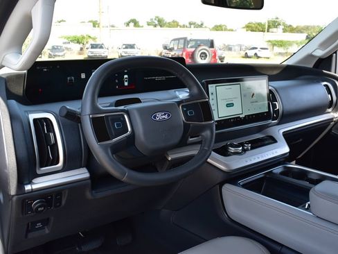 Certified 2025 Ford Expedition Active AWD/4WD image 26