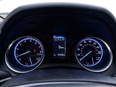 Used 2020 Toyota Camry SE w/ Blackout Package FWD image 29