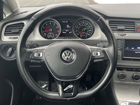 Used 2017 Volkswagen Golf Wolfsburg Edition image 14