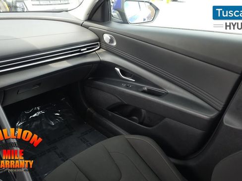 Used 2025 Hyundai Elantra SEL FWD image 28