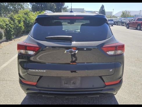 Used 2022 Chevrolet TrailBlazer LT w/ Confidence II Package FWD image 8