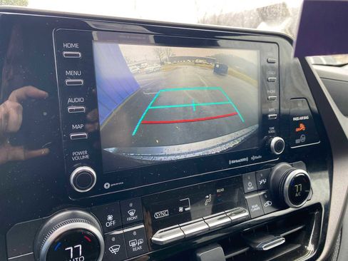 Used 2020 Toyota Highlander LE image 20