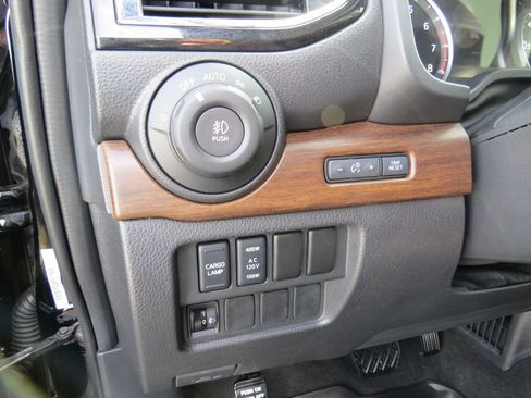 Used 2024 Nissan Titan Platinum Reserve w/ Moonroof Package AWD/4WD image 24