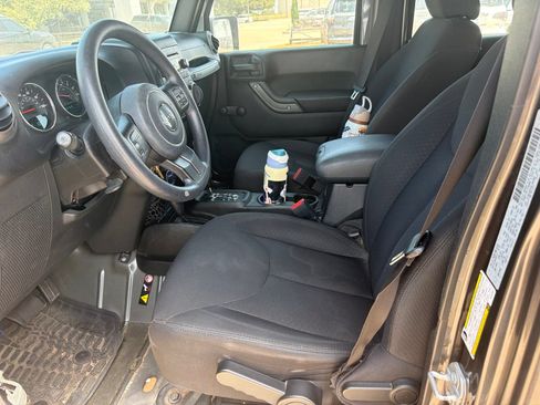 Used 2016 Jeep Wrangler Unlimited Sport AWD/4WD image 10