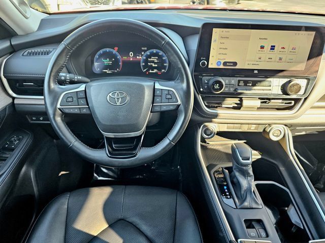 Used 2024 Toyota Grand Highlander AWD image 32