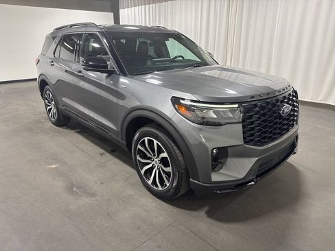 Used 2025 Ford Explorer ST-Line AWD/4WD image 3