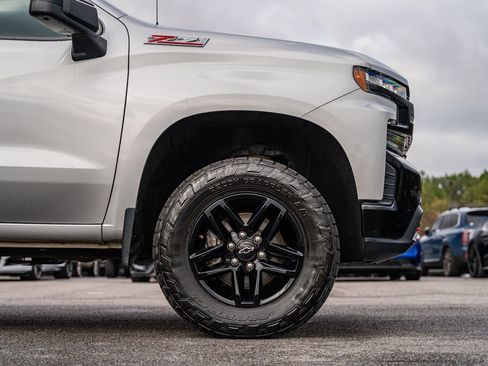 Used 2021 Chevrolet Silverado 1500 LT Trail Boss w/ Convenience Package II image 9