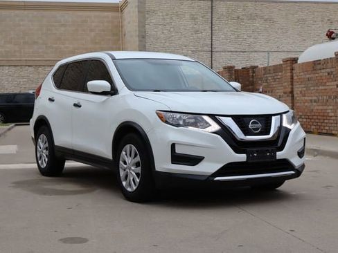Used 2017 Nissan Rogue S FWD image 2