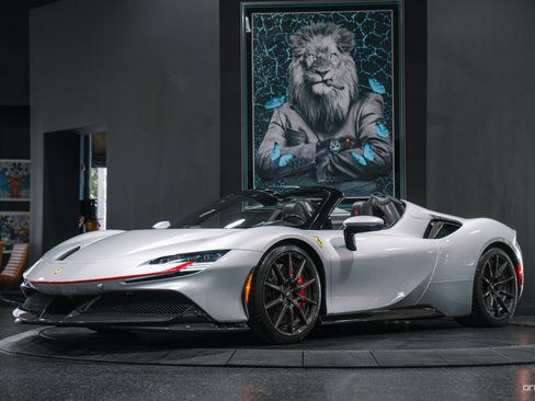 Used 2022 Ferrari SF90 Spider image 28
