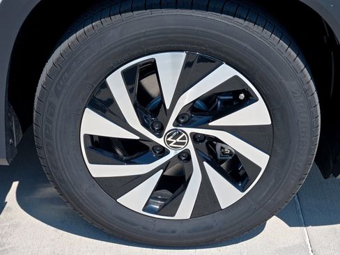 New 2025 Volkswagen Tiguan S image 7