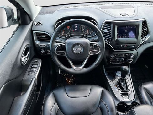 Used 2019 Jeep Cherokee Latitude Plus FWD image 20