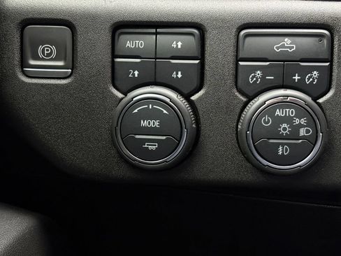 Used 2023 Chevrolet Silverado 1500 RST w/ Z71 Off-Road Package AWD/4WD image 10