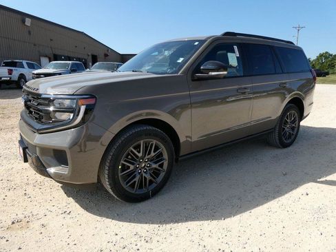 New 2027 Ford Expedition Platinum w/ Stealth Appearance Package AWD/4WD image 8
