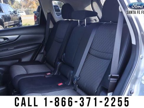 Used 2017 Nissan Rogue SV image 16