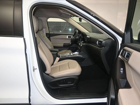 Used 2020 Ford Explorer XLT w/ Equipment Group 202A RWD image 26