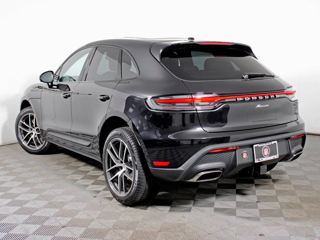 Certified 2026 Porsche Macan AWD/4WD image 3