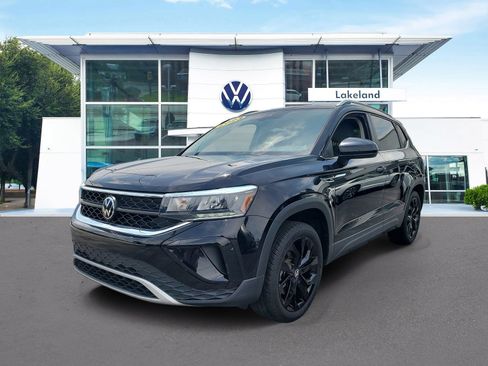 Used 2023 Volkswagen Taos SE w/ Black Wheel Package FWD image 2