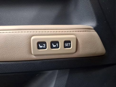 Used 2015 Toyota 4Runner Limited AWD/4WD image 18