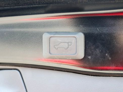 Used 2022 Toyota RAV4 Limited image 11