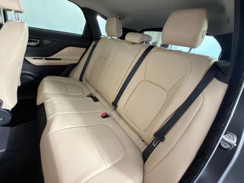 Used 2017 Jaguar F-PACE Premium image 32