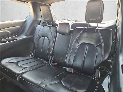 Used 2024 Chrysler Pacifica Limited FWD image 18