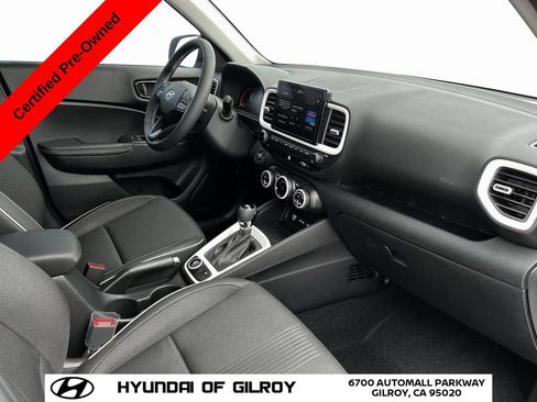 Used 2025 Hyundai Venue Limited image 17