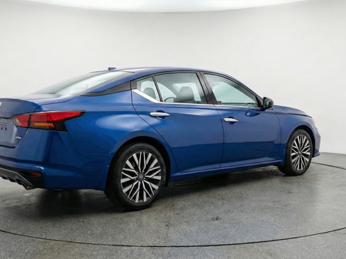 Used 2025 Nissan Altima 2.5 SV image 9