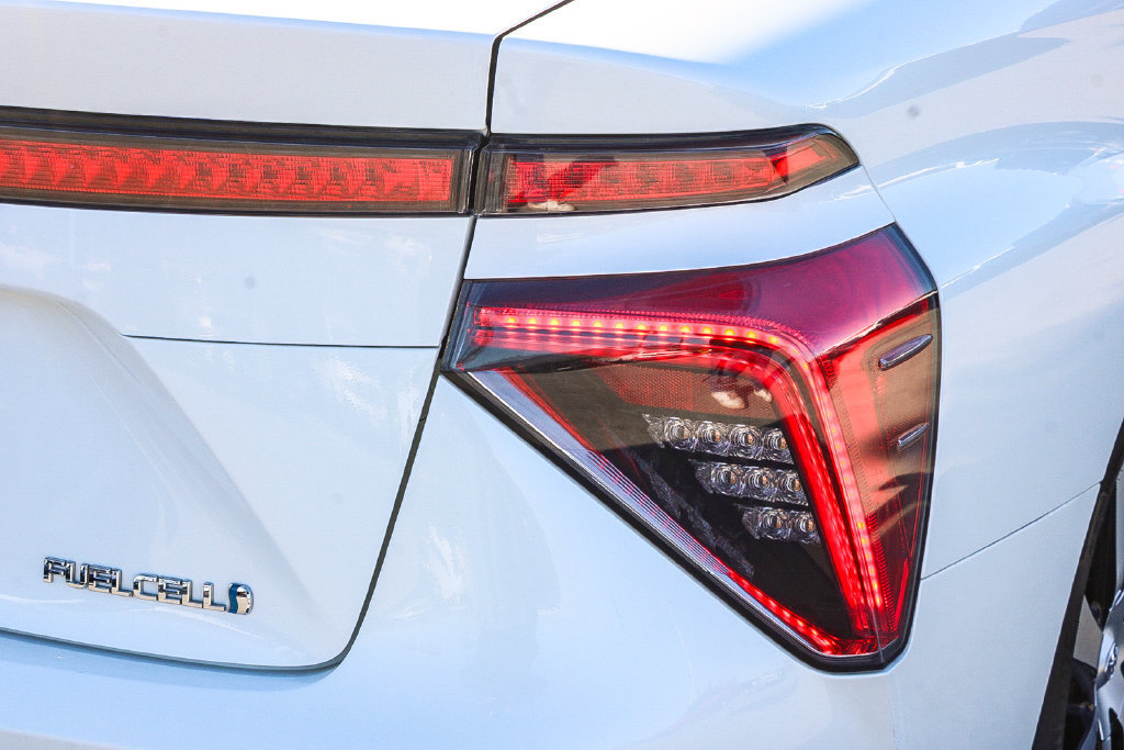 Used 2018 Toyota Mirai FWD image 10