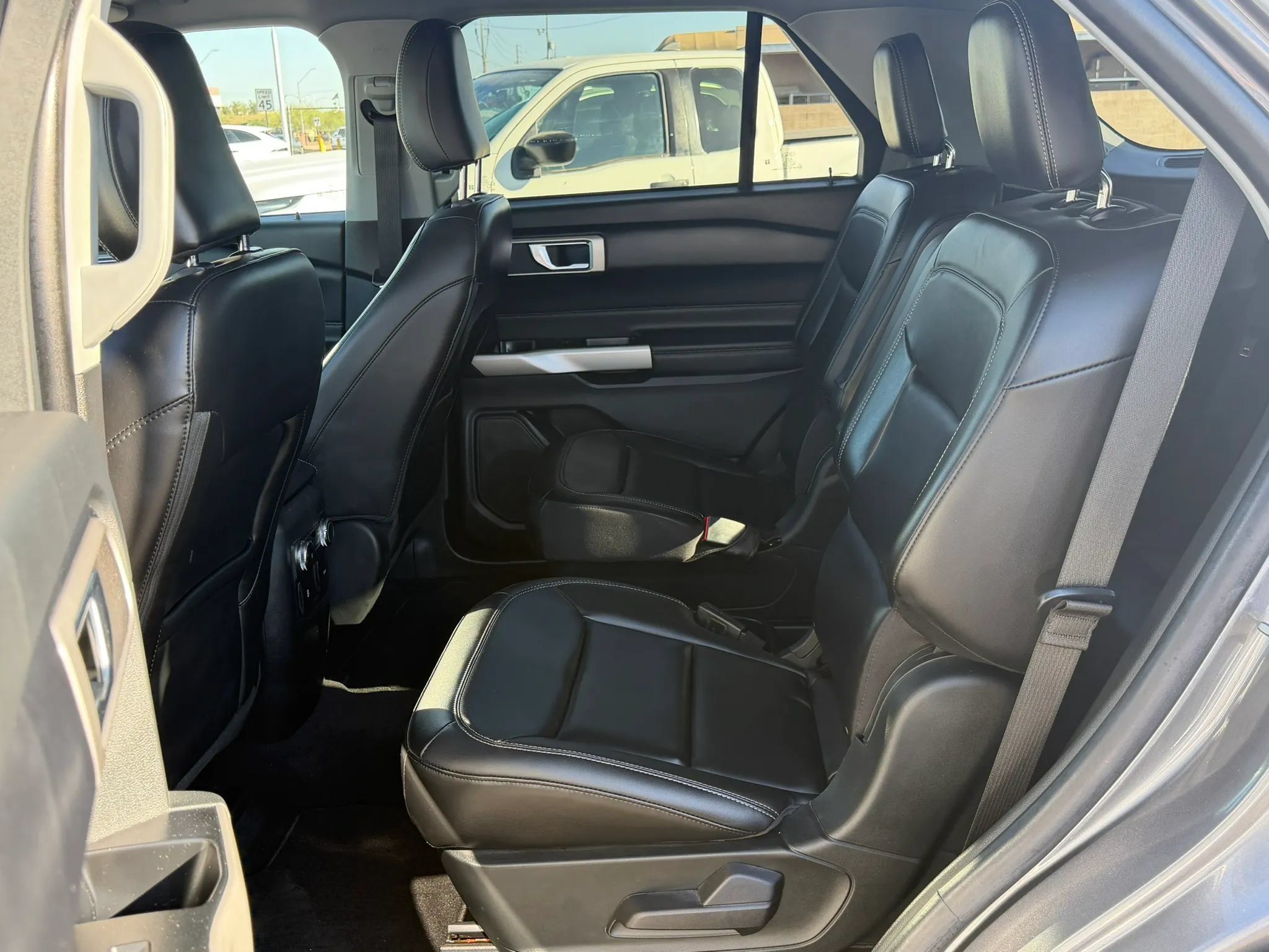 Used 2021 Ford Explorer XLT w/ Equipment Group 202A AWD/4WD image 16