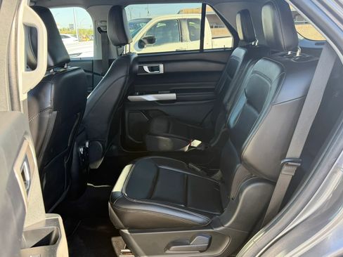 Used 2021 Ford Explorer XLT w/ Equipment Group 202A AWD/4WD image 16