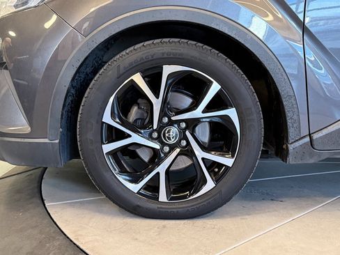 Used 2018 Toyota C-HR XLE image 23