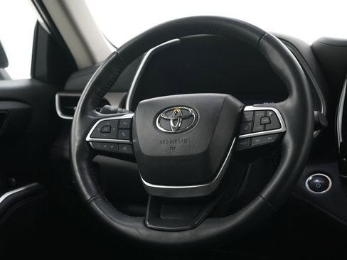 Used 2024 Toyota Highlander XLE AWD/4WD image 15