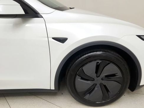 Used 2026 Tesla Model Y AWD image 21