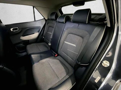 Used 2020 Hyundai Venue FWD image 28