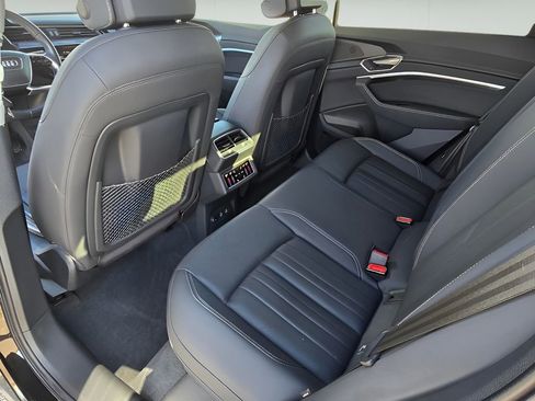 Used 2020 Audi e-tron Premium Plus image 15