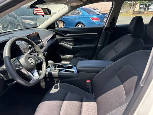 Used 2023 Nissan Altima 2.5 SV FWD image 13