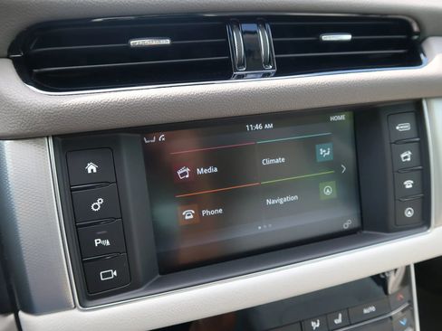 Used 2017 Jaguar XF Prestige image 33