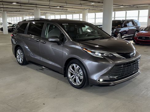 Used 2024 Toyota Sienna Platinum image 2