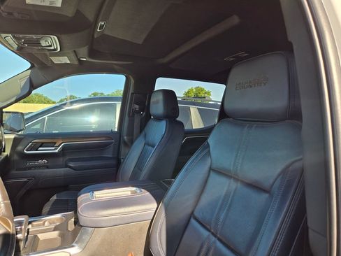 Used 2022 Chevrolet Silverado 1500 High Country w/ High Country Premium Package AWD/4WD image 5