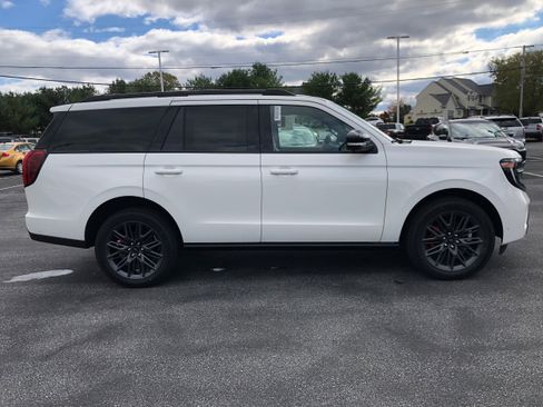 New 2025 Ford Expedition Platinum w/ Stealth Performance Package image 6