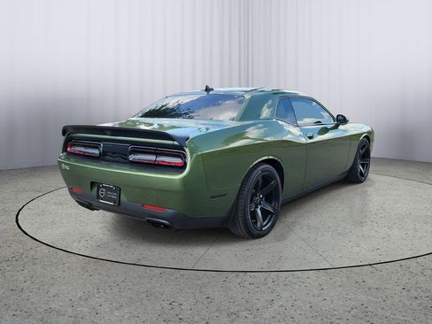 Used 2022 Dodge Challenger SRT Hellcat RWD image 4