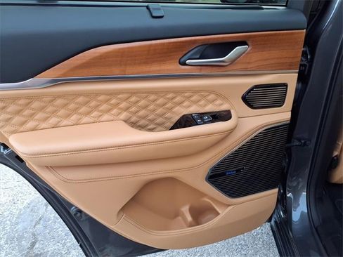 Used 2023 Jeep Grand Cherokee Summit image 85