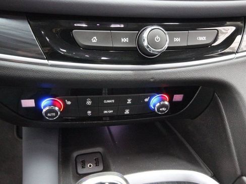 Used 2019 Buick Enclave Essence image 20