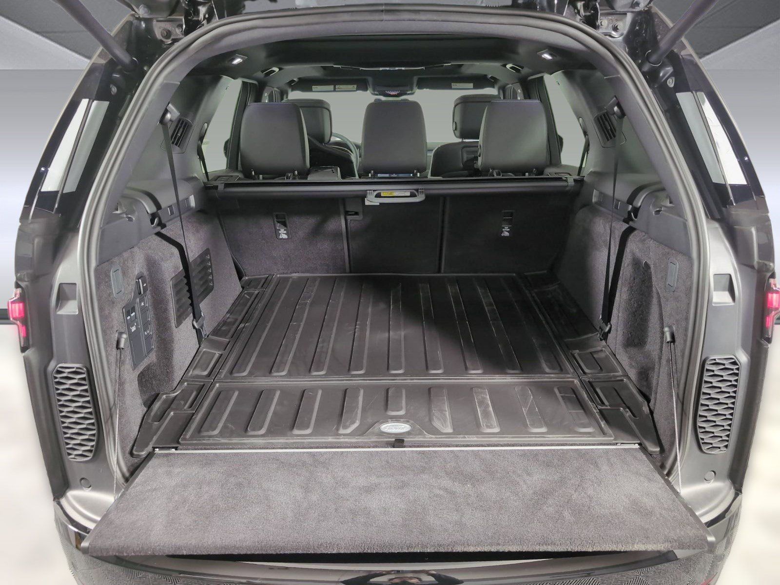 Used 2025 Land Rover Discovery Dynamic SE AWD/4WD image 26