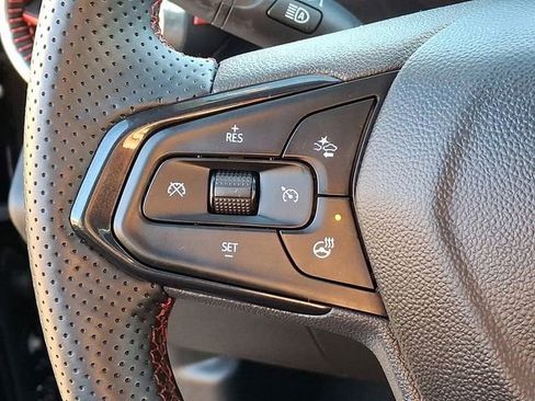 Used 2024 Chevrolet Trax RS w/ Sunroof Package image 32